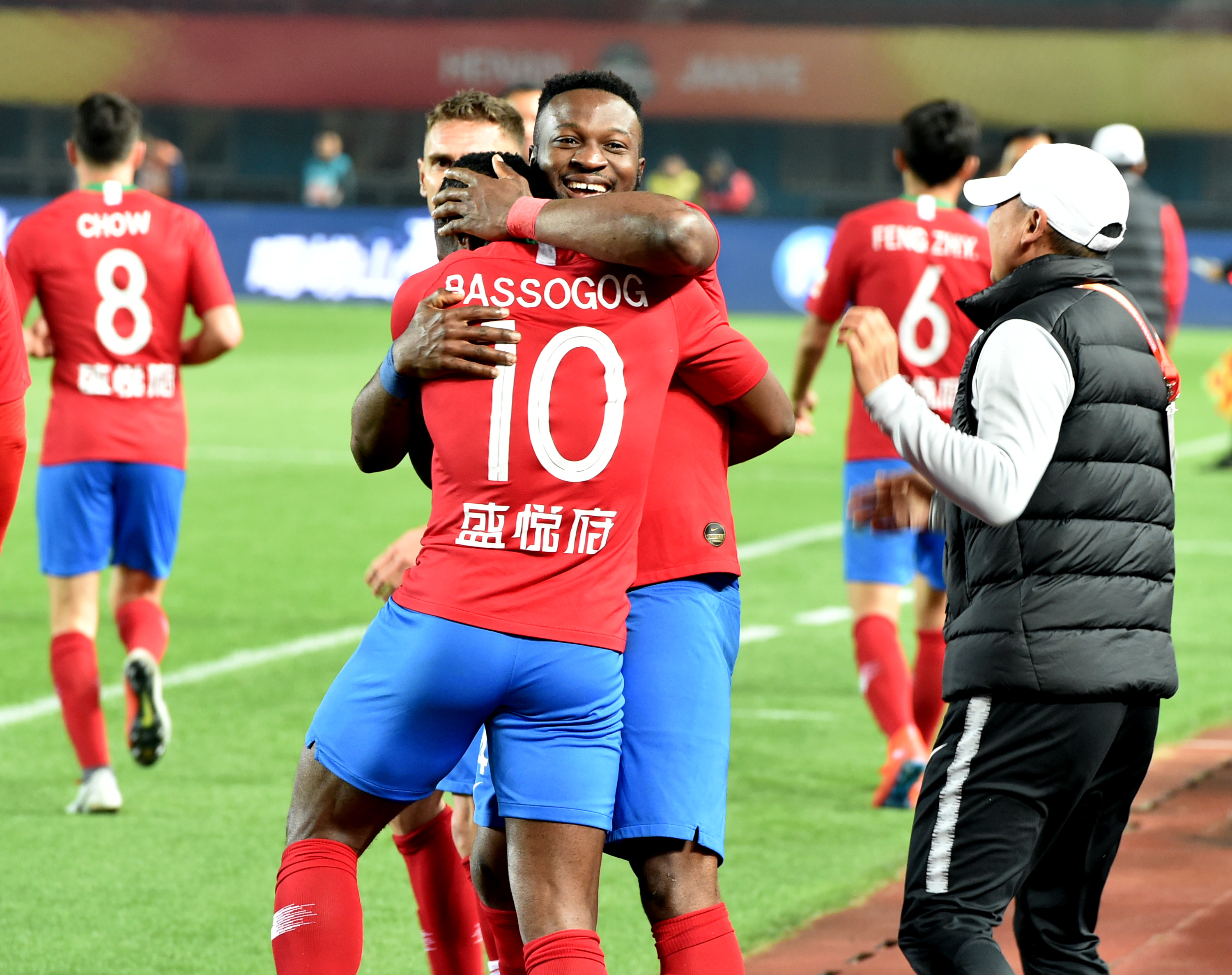 西亚卡姆30+14鲍尔空砍33分 步行者险胜黄蜂